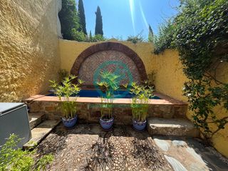 Maison à Casco Antiguo. Casa con piscina parte antigua en caceres