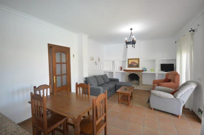 Foto 0c433ba8-c6ea-4f06-8d45-65a19dd257fc. Alquiler casa adosada en calle de sevilla 97 chalet con piscina y jardín en fuente del gallo a 200 metros de la playa. 2 dormitorios, cocina completa. salón - comedor, chime en Conil de la Frontera