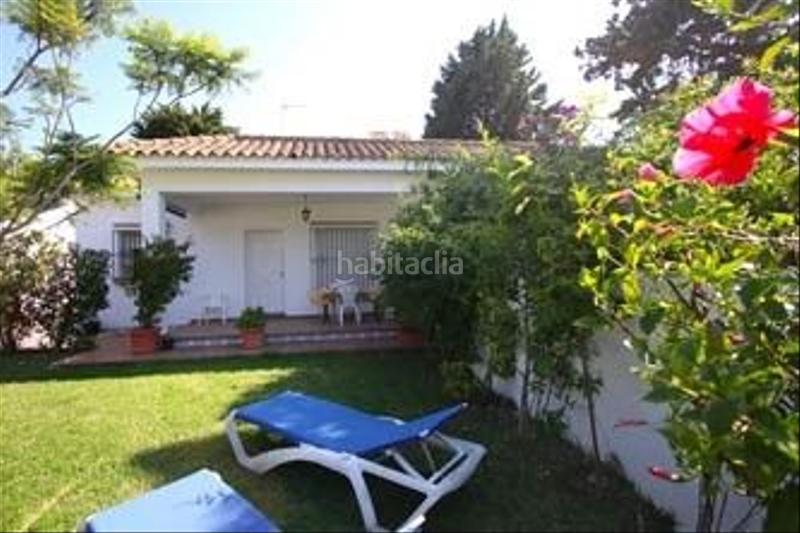 Foto 45333b6d-cf3f-440c-803c-9c6e16e623c6. Alquiler casa adosada en calle de sevilla 97 chalet con piscina y jardín en fuente del gallo a 200 metros de la playa. 2 dormitorios, cocina completa. salón - comedor, chime en Conil de la Frontera