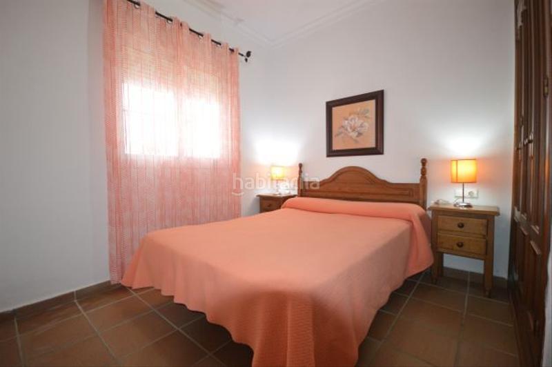 Foto 548e6512-62df-4970-939d-ce82ff786ee0. Alquiler casa adosada en calle de sevilla 97 chalet con piscina y jardín en fuente del gallo a 200 metros de la playa. 2 dormitorios, cocina completa. salón - comedor, chime en Conil de la Frontera