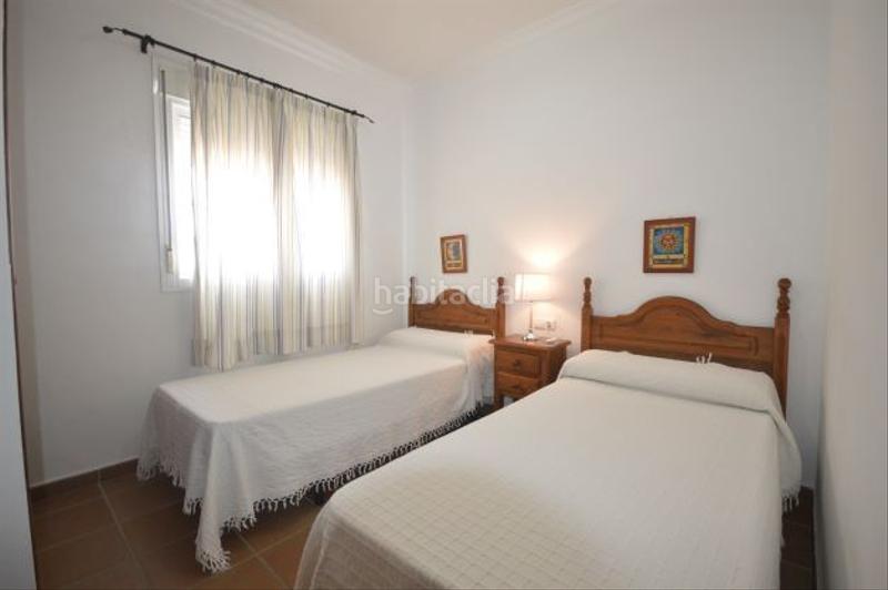 Foto 81d37b82-87db-45d7-9a07-3d78a65d07a3. Alquiler casa adosada en calle de sevilla 97 chalet con piscina y jardín en fuente del gallo a 200 metros de la playa. 2 dormitorios, cocina completa. salón - comedor, chime en Conil de la Frontera