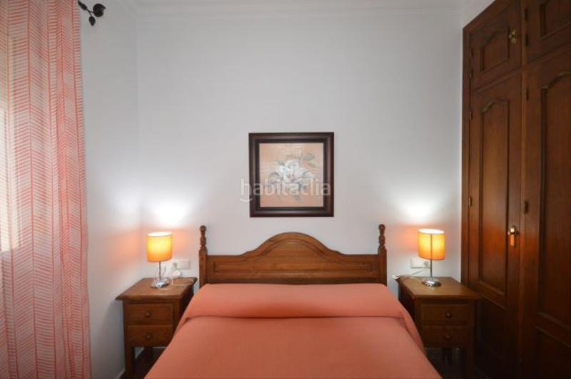 Foto b600b1ec-1b92-4e97-a3cd-dc08bd8f5f26. Alquiler casa adosada en calle de sevilla 97 chalet con piscina y jardín en fuente del gallo a 200 metros de la playa. 2 dormitorios, cocina completa. salón - comedor, chime en Conil de la Frontera