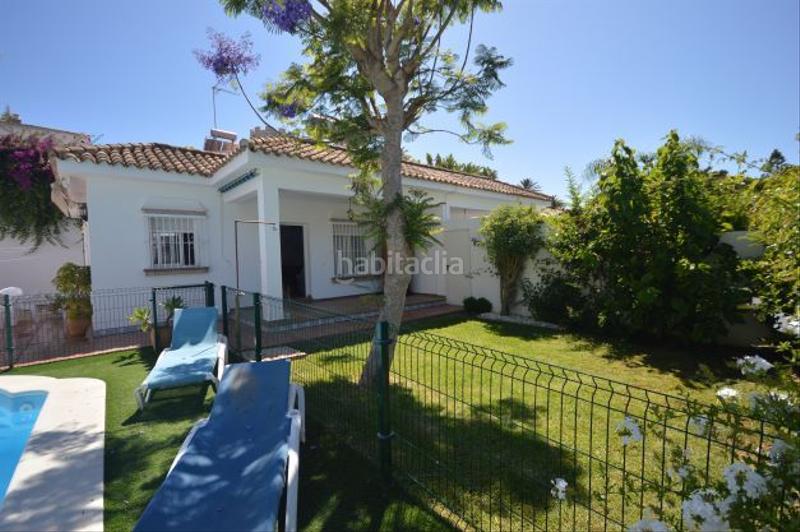 Foto c4a7ca8b-856b-401d-bf4d-733b5a607155. Alquiler casa adosada en calle de sevilla 97 chalet con piscina y jardín en fuente del gallo a 200 metros de la playa. 2 dormitorios, cocina completa. salón - comedor, chime en Conil de la Frontera
