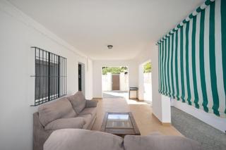 Affitto Casa in Camino de emilio 95. Casa nueva a 150 m de la playa de  el palmar. porche, terraza, p