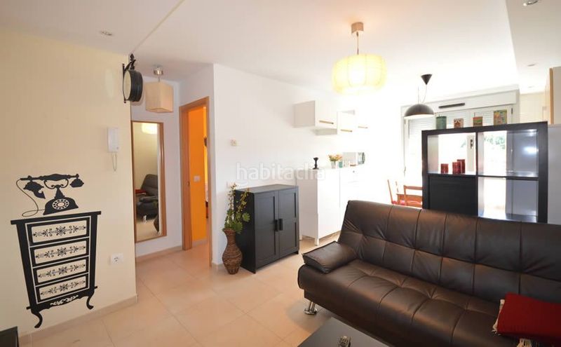 Foto 0c3117f8-24a3-4685-890a-1bedd2f0ef22. Alquiler apartamento en lugar posada 148 salon-comedor cocina con sofacama de matrimonio, baño completo, habitacion con cama de matrimonio. piscina en la urbanización
a 2 en Llanes