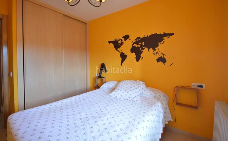 Foto 9b9bacd4-a414-410e-a760-62bc43c18146. Alquiler apartamento en lugar posada 148 salon-comedor cocina con sofacama de matrimonio, baño completo, habitacion con cama de matrimonio. piscina en la urbanización
a 2 en Llanes