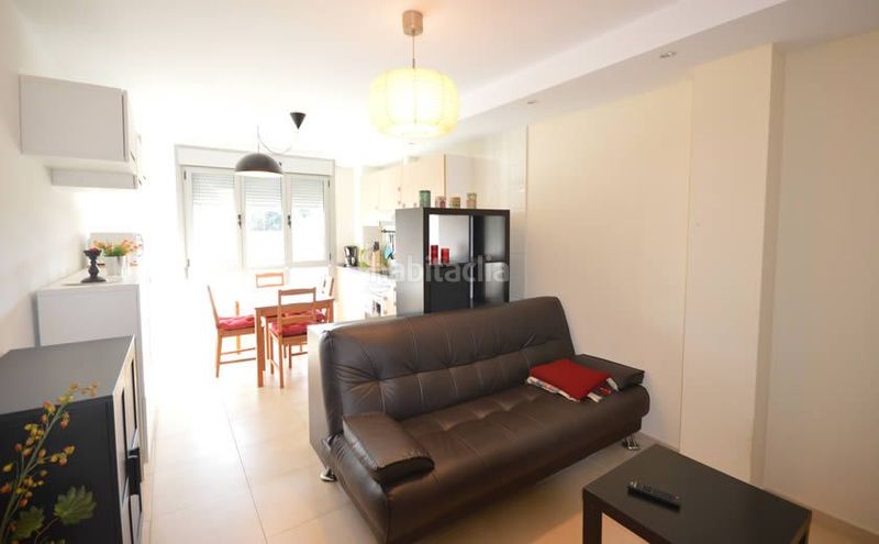Foto beebc77b-859b-4f8c-ba2b-b0a23e8286d5. Alquiler apartamento en lugar posada 148 salon-comedor cocina con sofacama de matrimonio, baño completo, habitacion con cama de matrimonio. piscina en la urbanización
a 2 en Llanes