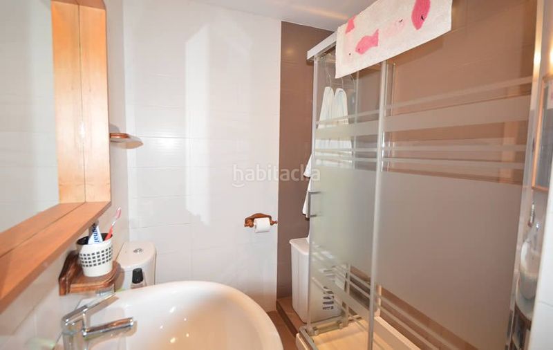 Foto c564c311-2a85-4991-a614-b15d85bd779d. Alquiler apartamento en lugar posada 148 salon-comedor cocina con sofacama de matrimonio, baño completo, habitacion con cama de matrimonio. piscina en la urbanización
a 2 en Llanes