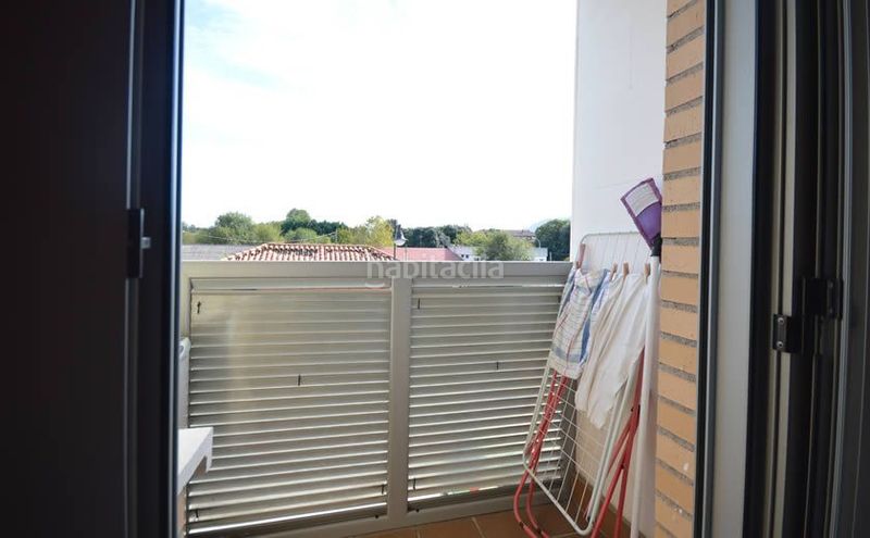 Foto e59702d8-be89-44b5-92e0-98d0f8a4e995. Alquiler apartamento en lugar posada 148 salon-comedor cocina con sofacama de matrimonio, baño completo, habitacion con cama de matrimonio. piscina en la urbanización
a 2 en Llanes