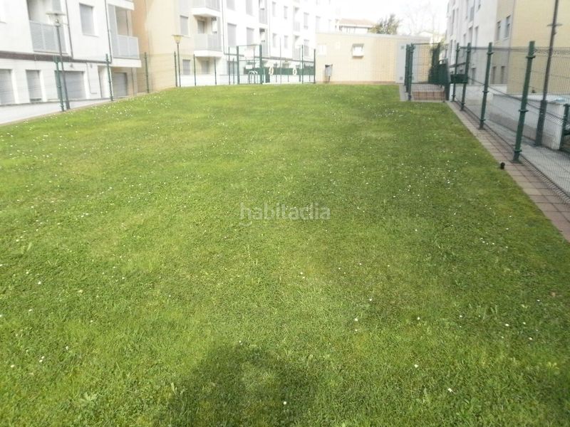 Foto f5183def-be7c-4cfb-a50d-2cadaa53d74f. Alquiler apartamento en lugar posada 148 salon-comedor cocina con sofacama de matrimonio, baño completo, habitacion con cama de matrimonio. piscina en la urbanización
a 2 en Llanes