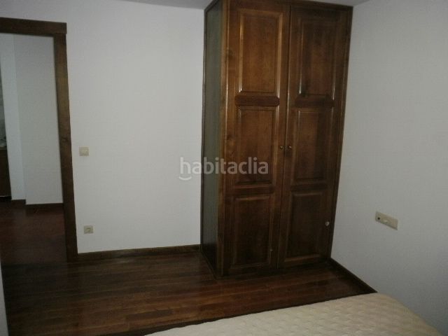 Foto 714292af-8aa3-4b9f-8cc8-65076c3f4397. Alquiler apartamento en parque poo 63 apartamento de 1 habitacion en planta baja con cama de matrimonio, salón-comedor-cocina, baño, terraza con mesas y sillas en Cabrales