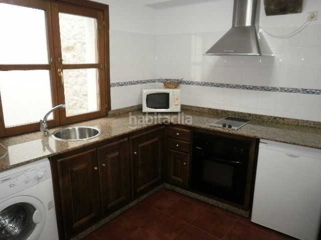 Foto 920914c1-5764-4343-9cd0-9083acb4595f. Alquiler apartamento en parque poo 63 apartamento de 1 habitacion en planta baja con cama de matrimonio, salón-comedor-cocina, baño, terraza con mesas y sillas en Cabrales