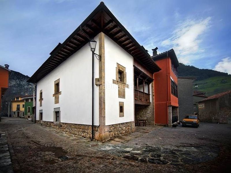 Foto b5be9370-fd26-4ff8-8aea-35db161c0faf. Alquiler apartamento en parque poo 63 apartamento de 1 habitacion en planta baja con cama de matrimonio, salón-comedor-cocina, baño, terraza con mesas y sillas en Cabrales