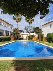 Rent Semi detached house in Avenida 28 de febrero 68. Casa con capacidad par 8 personas con piscina a 7-8 minutos cami