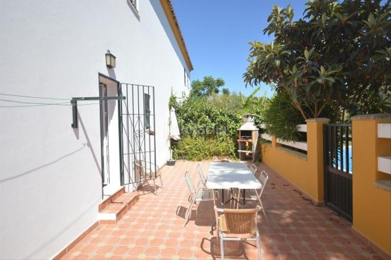 Foto 4884ff8a-9b46-45e6-bf11-befb07c9ee69. Rent semi detached house in avenida 28 de febrero 68 in Conil de la Frontera