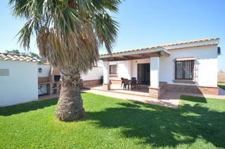 Lloguer Casa a Carril de pies quemados 1. Cada casa tiene 2 dormitorios, salón/comedor, cocina y baño. jar