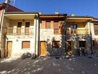 Affitto Casa a schiera in Lugar celoriu 224. Casa nueva adosada con patio-jardín. tiene 100 metros, 2 habitac