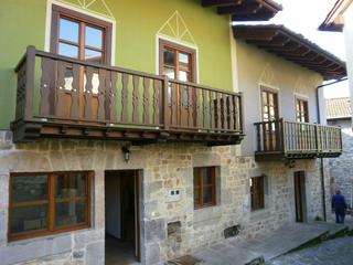 Affitto Casa in Cabrales. Casas rurales en carreña de cabrales. dos casas iguales con capa
