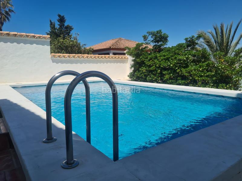 Foto b00f64fc-ab9c-42ad-9d04-9025e70047db. Rent house in avenida 28 de febrero 110 in Conil Conil de la Frontera