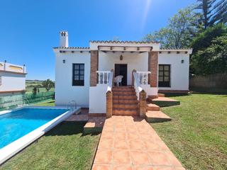 Lloguer Casa a Carretera 3. Chalet coqueto con jardín y piscina privados con capacidad para
