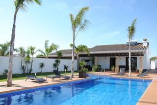 Lloguer Xalet a Carretera de barrio nuevo 380. Casa con piscina y jardín privados en conil