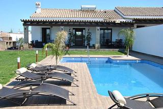 Lloguer Xalet a Carretera de barrio nuevo 380. Casa nueva de campo con jardin y piscina