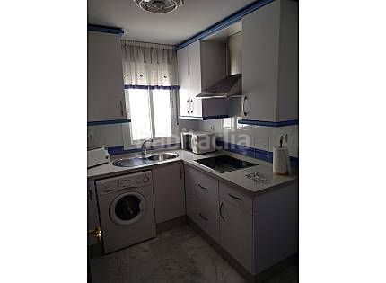 Foto 3e4b0173-8ca6-4bed-b451-5cb59bdb3d6b. Alquiler piso en calle bécquer 56 piso de 2 habitaciones con garaje en Conil de la Frontera