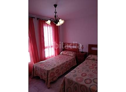 Foto 9c466ee0-de22-4304-9c77-c25b2bd78571. Alquiler piso en calle bécquer 56 piso de 2 habitaciones con garaje en Conil de la Frontera