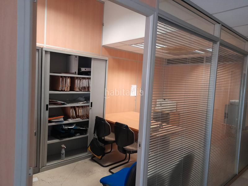 Foto f16d5183-8c10-4cf7-8b12-7cd90918bc79. Capannone industriale con riscaldamento in Ca n'Aurell Terrassa