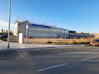 Lloguer Solar industrial  Avinguda del riu ripoll. Industrial, comercial, deportivo, ocio...