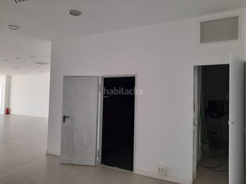 Foto 2f093b55-fdbb-41e4-827b-762339ea0c42. Alquiler local comercial muy buen estado y buena imagen en Sant Cugat del Vallès