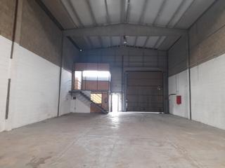 Location Bâtiment à usage industriel  Carrer berguedà. Lista para entrar