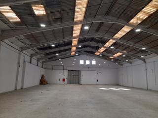 Rent Industrial building  Carrer de nàpols. Buen estado lista para entrar