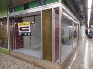 Location Local commercial à Carrer de valència 538. Dentro de centro comercial