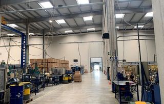 Lloguer Nau industrial  Carrer londres. Imagen corporativa - buen estado