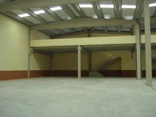 Rent Industrial building  Carrer progrés. Buena imagen - lista para entrar
