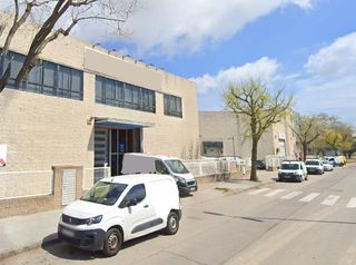 Location Bâtiment à usage industriel  Carrer dels motors. Buena imagen - lista para entrar