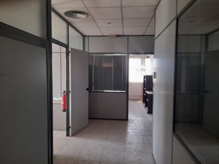 Alquiler Oficina  Carrer de balmes. Oficina amueblada en buen estado