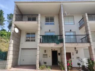 Casa adossada en Porrio (O). Vivienda unifamiliar pareada en urbanizacin  o porrio se vende
