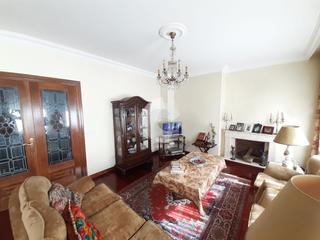 Appartement à Bouzas. Venta de amplia vivienda de 165 metros con techos altos , distri
