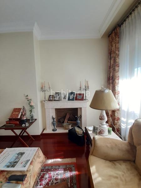Foto 0a90d9a2-e362-4de3-bd10-738fb50f0c37. Piso venta de amplia vivienda de 165 metros con techos altos , distribuidos en 5 dormitorios , armarios empotrados , tres baños , uno d en Vigo