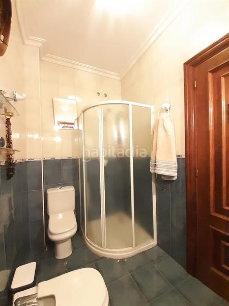 Foto 2dc4486e-71b5-4961-afd4-772a53898c0f. Piso venta de amplia vivienda de 165 metros con techos altos , distribuidos en 5 dormitorios , armarios empotrados , tres baños , uno d en Vigo