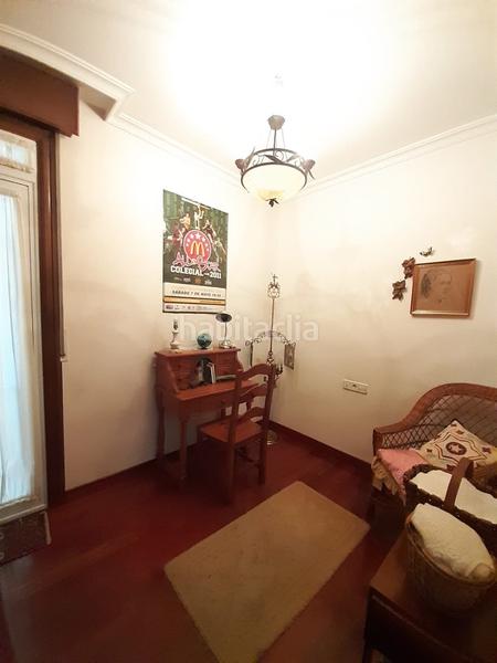 Foto 5a87090b-ece7-4b0e-a5c6-45ce06e07a4a. Piso venta de amplia vivienda de 165 metros con techos altos , distribuidos en 5 dormitorios , armarios empotrados , tres baños , uno d en Vigo