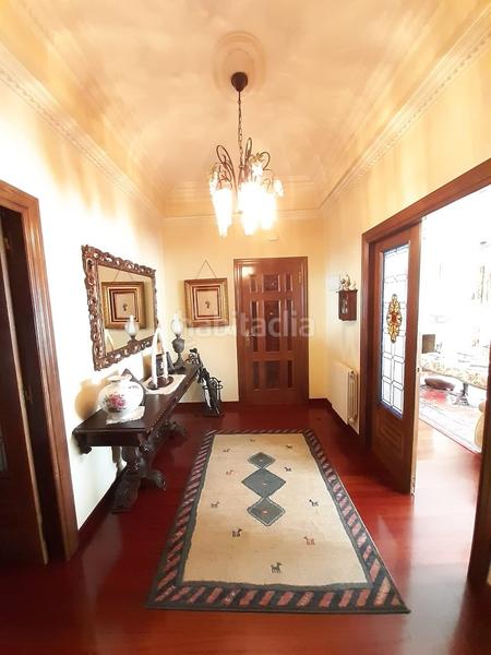 Foto 966c47ee-2eba-4d02-9ff6-494f688b3cf2. Piso venta de amplia vivienda de 165 metros con techos altos , distribuidos en 5 dormitorios , armarios empotrados , tres baños , uno d en Vigo