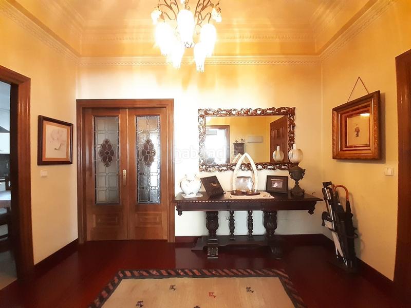 Foto d11d9cf6-7482-4f8c-b094-c32bbd370936. Piso venta de amplia vivienda de 165 metros con techos altos , distribuidos en 5 dormitorios , armarios empotrados , tres baños , uno d en Vigo