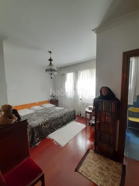 Foto fd43f023-7fc9-4343-868b-0a1c919bfe8f. Piso venta de amplia vivienda de 165 metros con techos altos , distribuidos en 5 dormitorios , armarios empotrados , tres baños , uno d en Vigo
