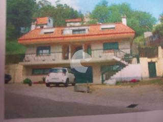 Casa a Lavadores. Venta de casa de piedra independiente muy proxima al centro de l