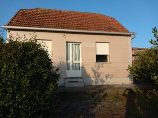 Casa en Redondela. Venta de casa independiente con terreno edificable a mayores y e
