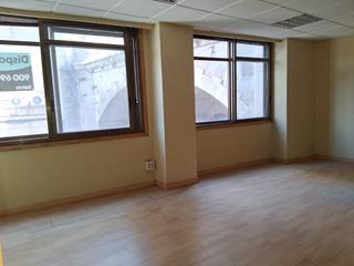 Office space in Plaza Independencia. Oficina situada en camelias. consta de una única planta de 106 m
