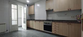 Lloguer Pis a Plaza España - Corte Inglés. Alquiler de vivienda sin muebles en pleno centro de la ciudad a